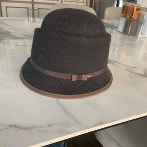 Women hat, 100% wool